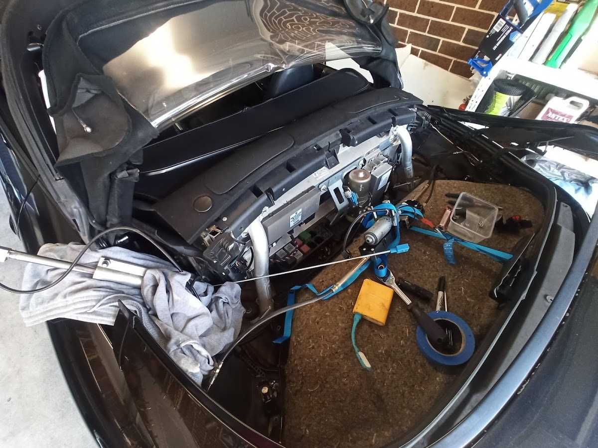 996/997 fixing convertible roof by removing, repairing and